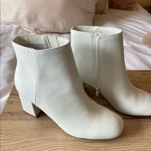 Tillys white booties size 8